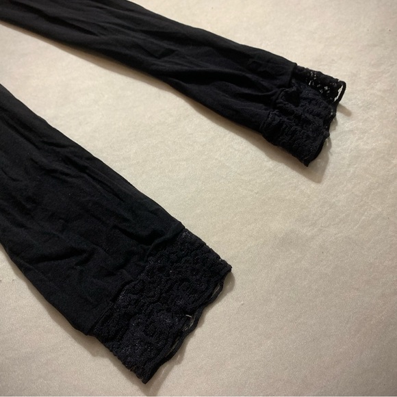 Lace Bottom Capri Tights! - Picture 3 of 5